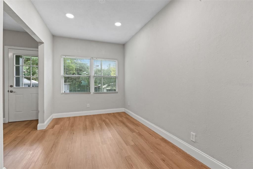 Activo con contrato: $190,000 (2 camas, 1 baños, 896 Pies cuadrados)