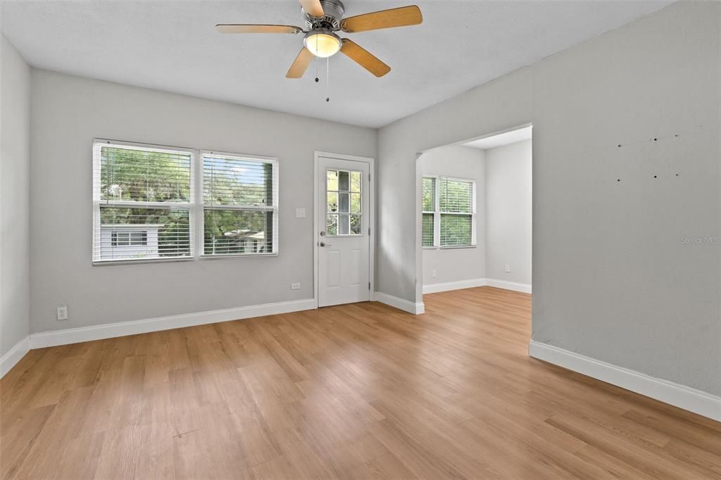 Activo con contrato: $190,000 (2 camas, 1 baños, 896 Pies cuadrados)