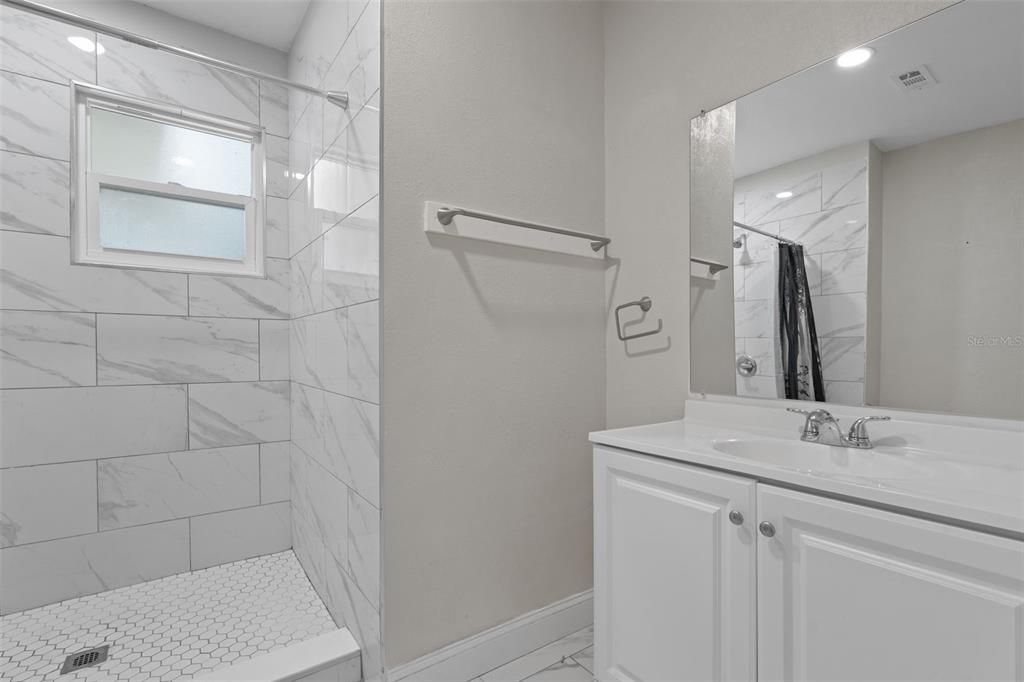 Activo con contrato: $190,000 (2 camas, 1 baños, 896 Pies cuadrados)