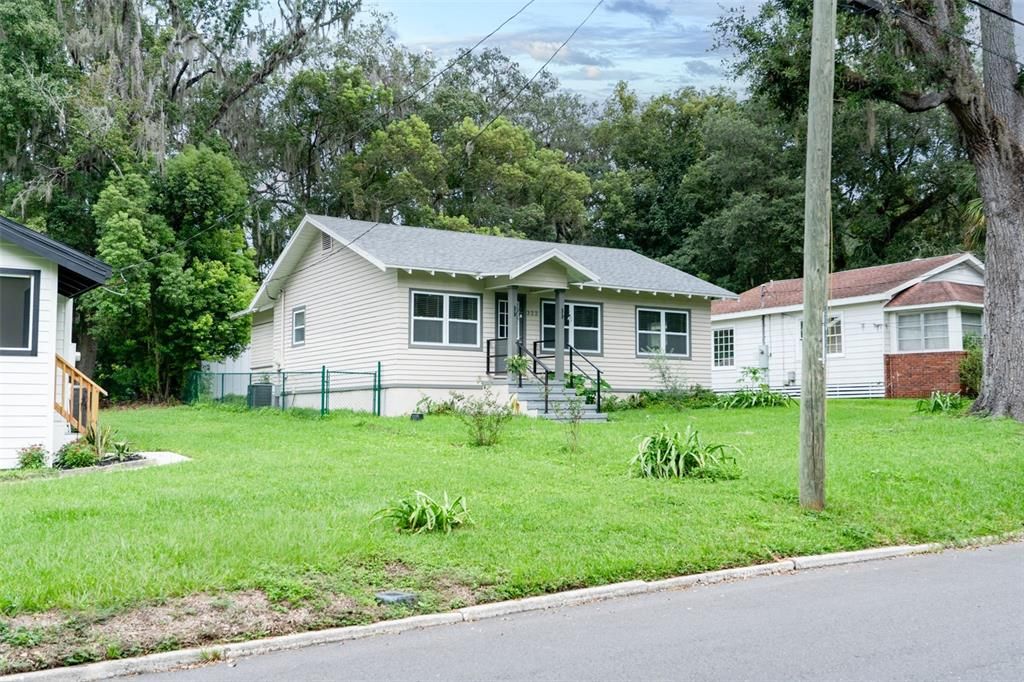 Activo con contrato: $190,000 (2 camas, 1 baños, 896 Pies cuadrados)