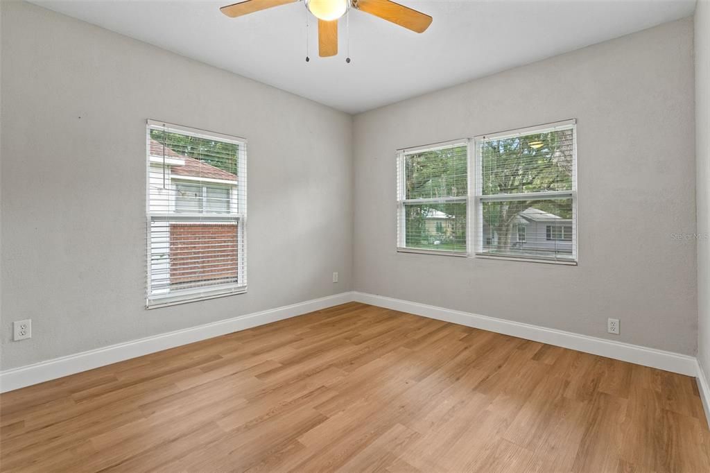 Activo con contrato: $190,000 (2 camas, 1 baños, 896 Pies cuadrados)