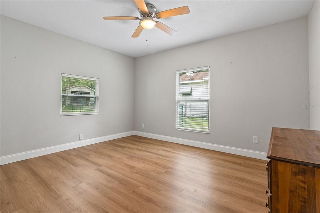 Activo con contrato: $190,000 (2 camas, 1 baños, 896 Pies cuadrados)