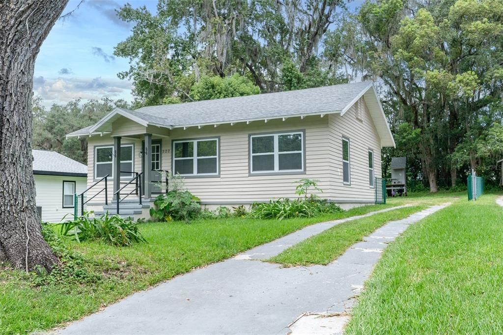 Activo con contrato: $190,000 (2 camas, 1 baños, 896 Pies cuadrados)