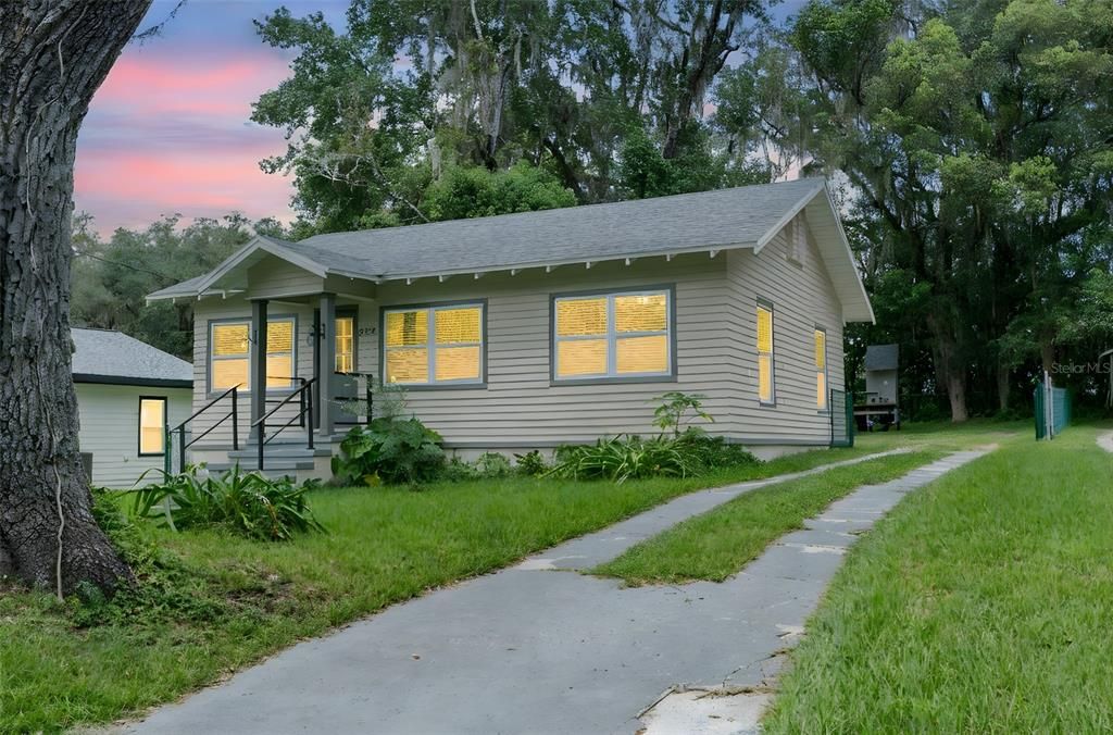 Activo con contrato: $190,000 (2 camas, 1 baños, 896 Pies cuadrados)