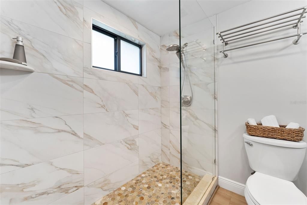 待售: $385,000 (2 贝兹, 2 浴室, 954 平方英尺)