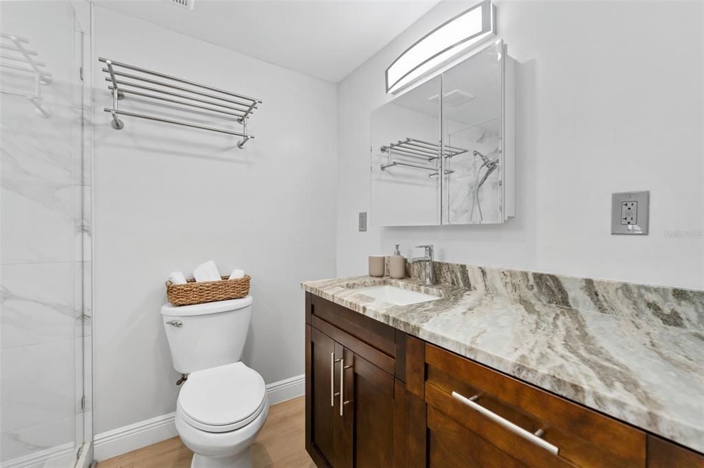 待售: $385,000 (2 贝兹, 2 浴室, 954 平方英尺)