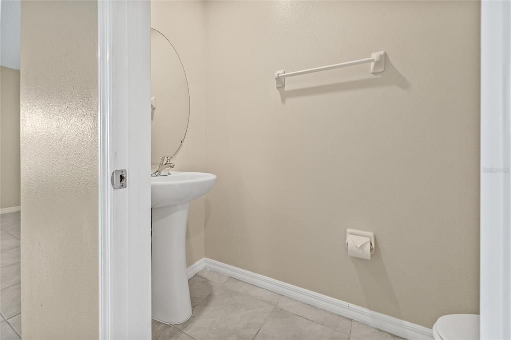 For Rent: $2,450 (3 beds, 2 baths, 2043 Square Feet)