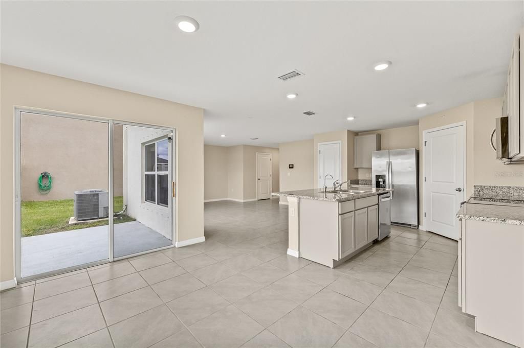 For Rent: $2,450 (3 beds, 2 baths, 2043 Square Feet)