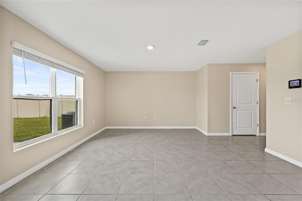 For Rent: $2,450 (3 beds, 2 baths, 2043 Square Feet)