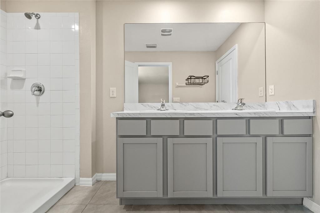 For Rent: $2,450 (3 beds, 2 baths, 2043 Square Feet)