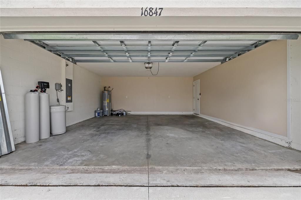 For Rent: $2,450 (3 beds, 2 baths, 2043 Square Feet)