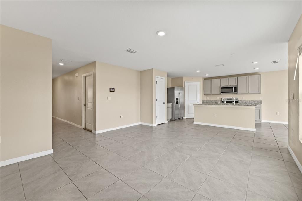 For Rent: $2,450 (3 beds, 2 baths, 2043 Square Feet)