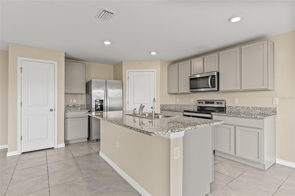 For Rent: $2,450 (3 beds, 2 baths, 2043 Square Feet)