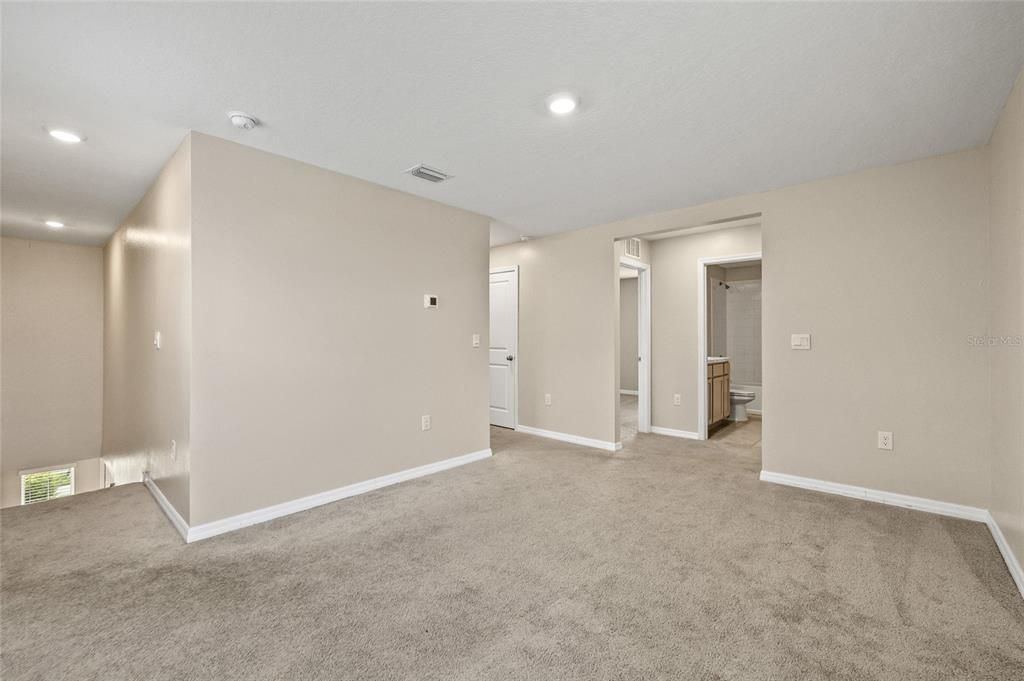 For Rent: $2,450 (3 beds, 2 baths, 2043 Square Feet)