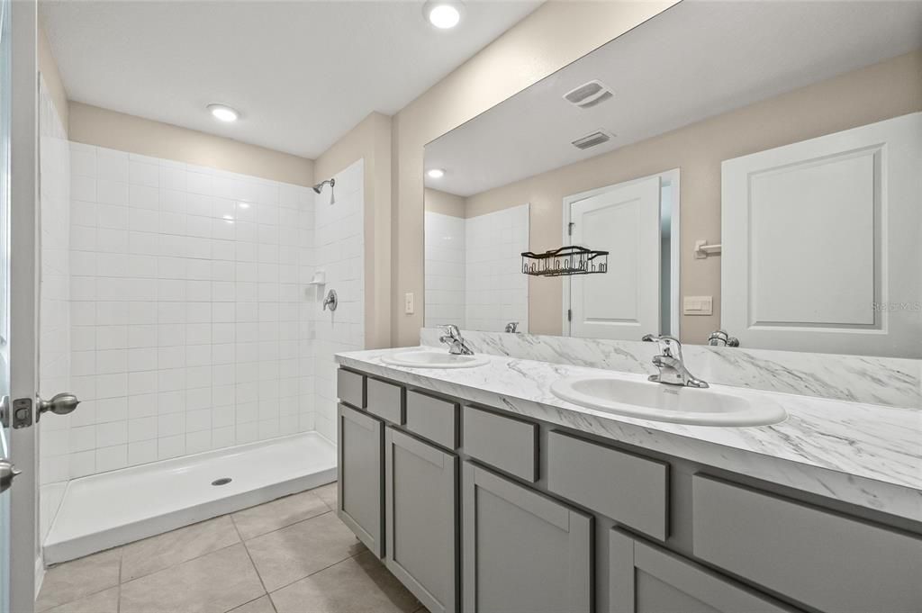 For Rent: $2,450 (3 beds, 2 baths, 2043 Square Feet)