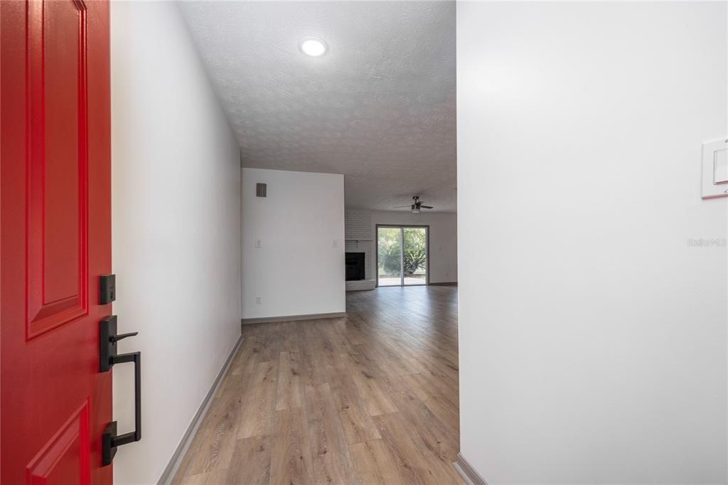 For Sale: $419,900 (3 beds, 3 baths, 1924 Square Feet)