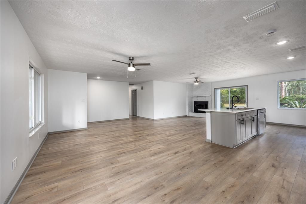 For Sale: $419,900 (3 beds, 3 baths, 1924 Square Feet)