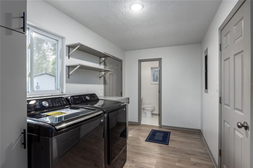 For Sale: $419,900 (3 beds, 3 baths, 1924 Square Feet)