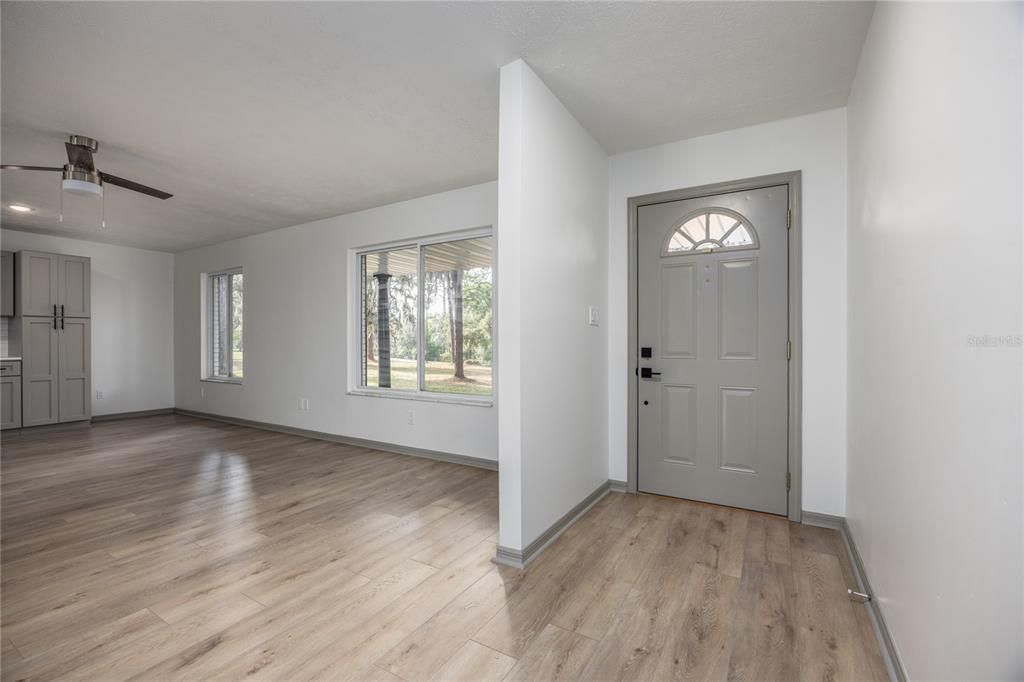 For Sale: $419,900 (3 beds, 3 baths, 1924 Square Feet)