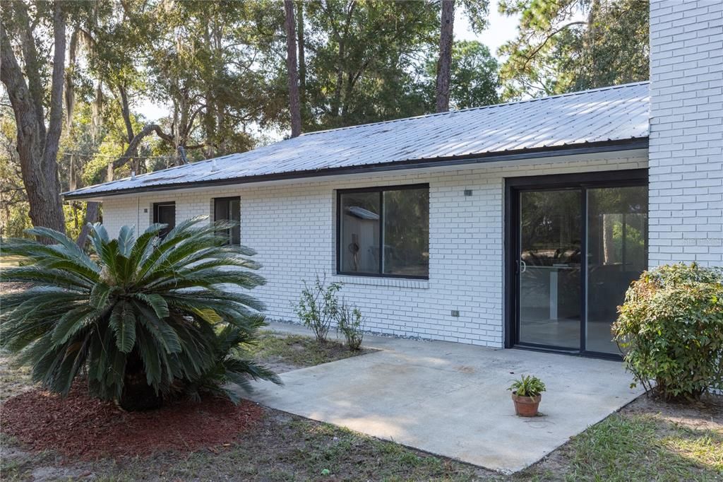 For Sale: $419,900 (3 beds, 3 baths, 1924 Square Feet)