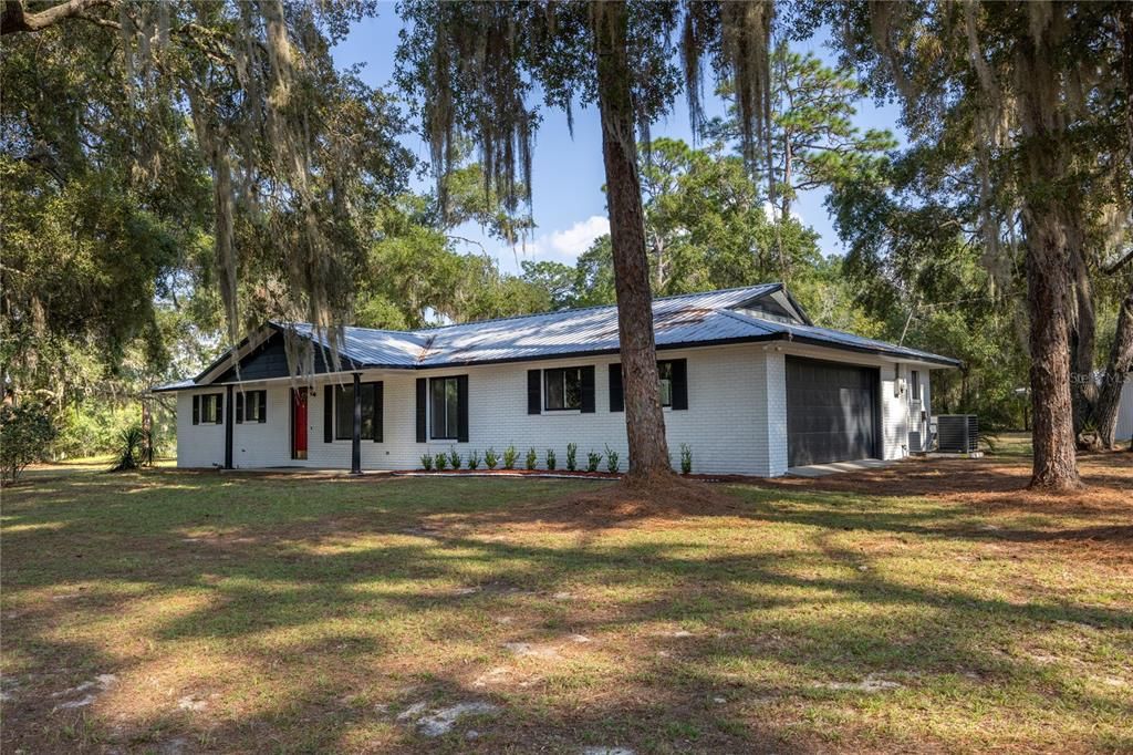 For Sale: $419,900 (3 beds, 3 baths, 1924 Square Feet)