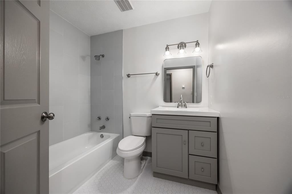 For Sale: $419,900 (3 beds, 3 baths, 1924 Square Feet)