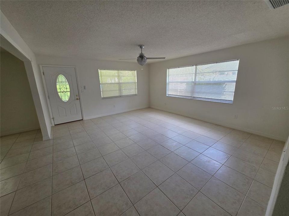 En Venta: $240,000 (3 camas, 2 baños, 1447 Pies cuadrados)