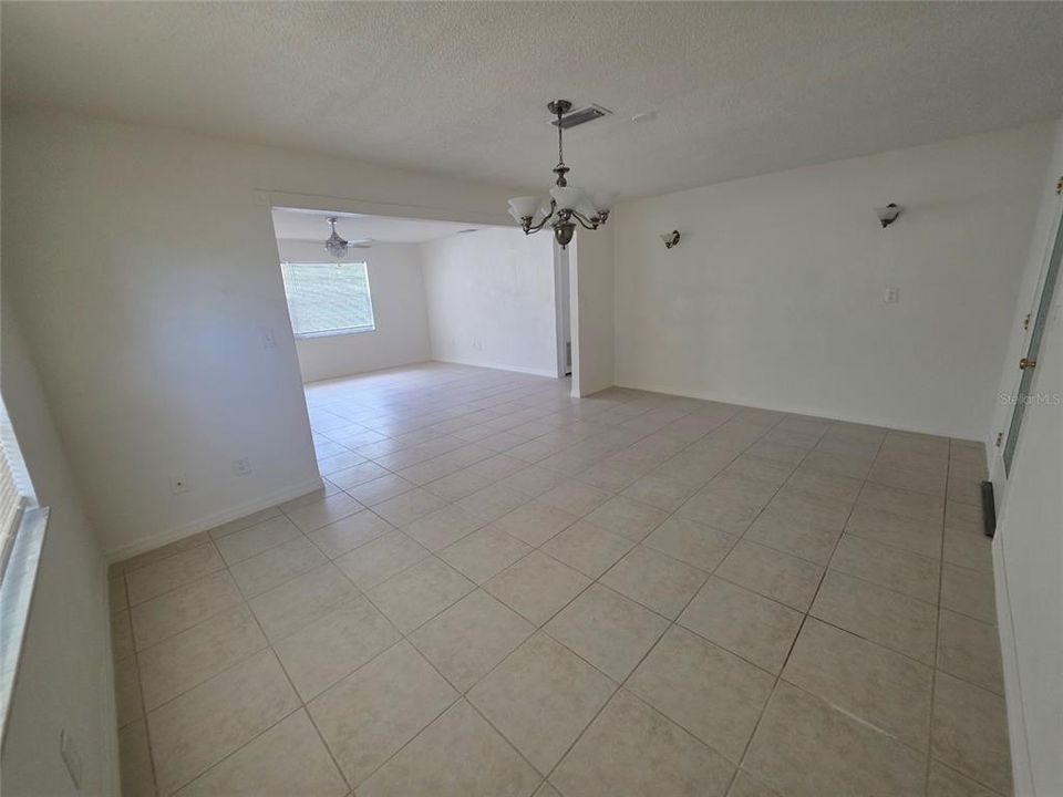 En Venta: $240,000 (3 camas, 2 baños, 1447 Pies cuadrados)