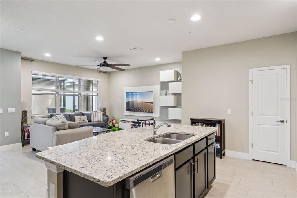 Под контрактом: $510,000 (4 спален, 3 ванн, 2272 Квадратных фут)