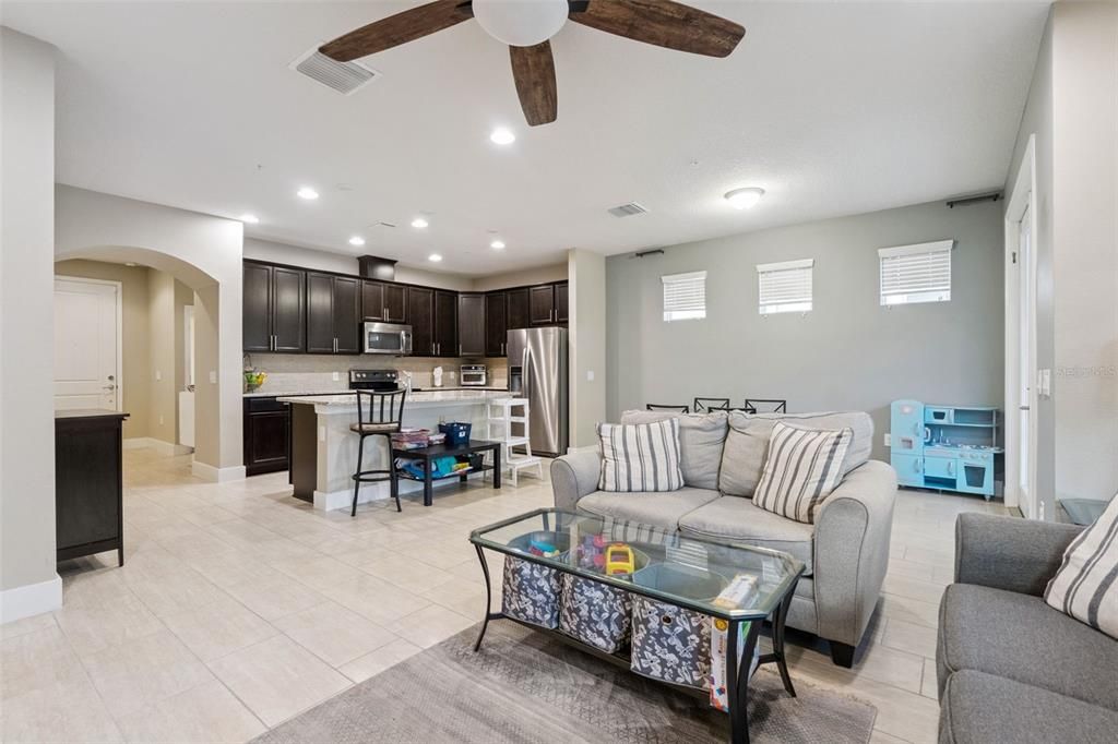 Под контрактом: $510,000 (4 спален, 3 ванн, 2272 Квадратных фут)