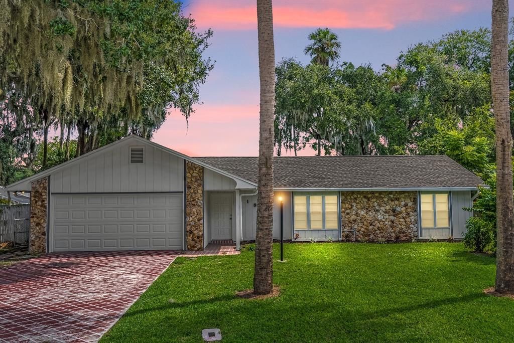 Recently Sold: $275,000 (3 beds, 2 baths, 1323 Square Feet)