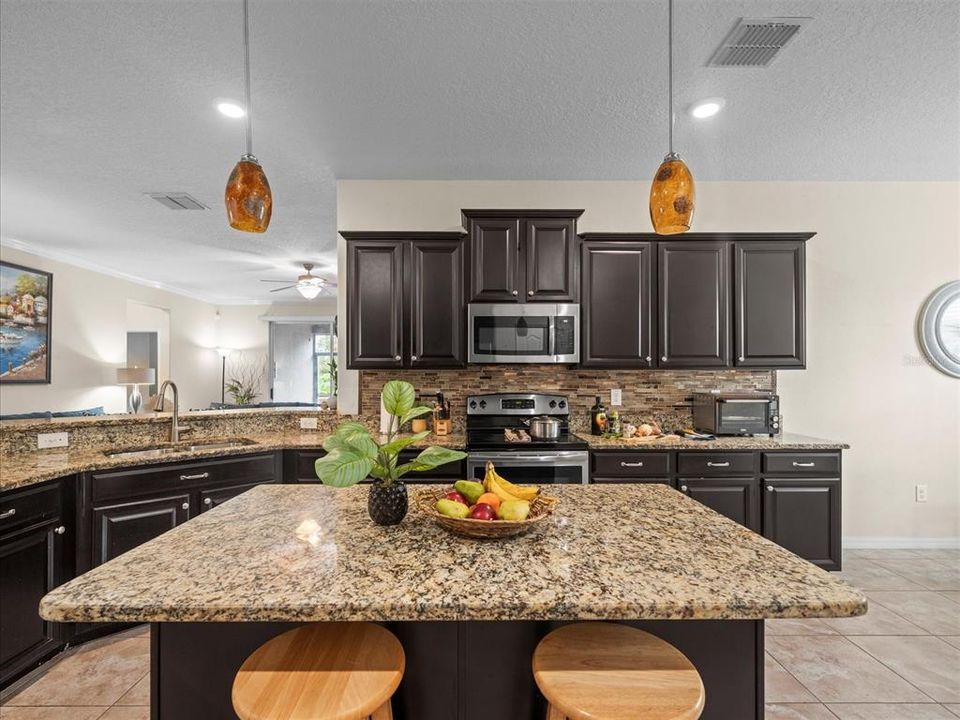 На продажу: $400,000 (4 спален, 3 ванн, 2293 Квадратных фут)