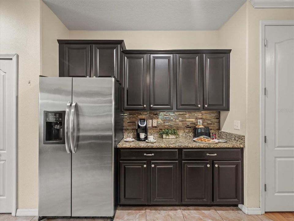 На продажу: $400,000 (4 спален, 3 ванн, 2293 Квадратных фут)