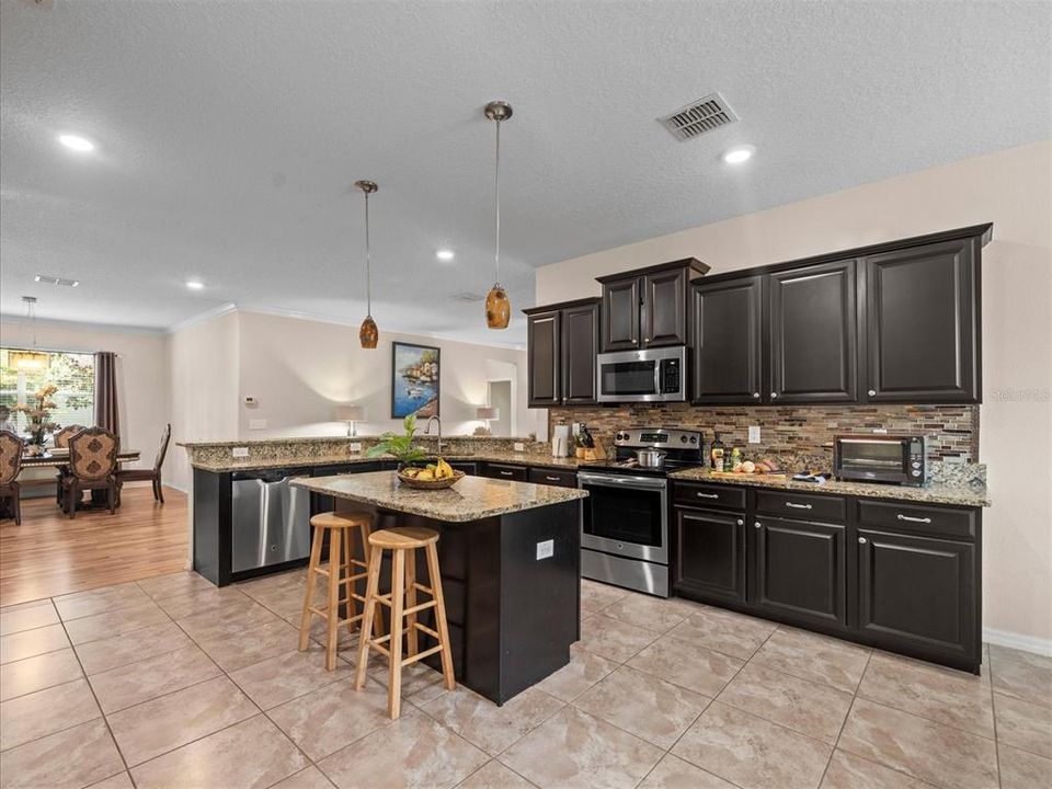 На продажу: $400,000 (4 спален, 3 ванн, 2293 Квадратных фут)