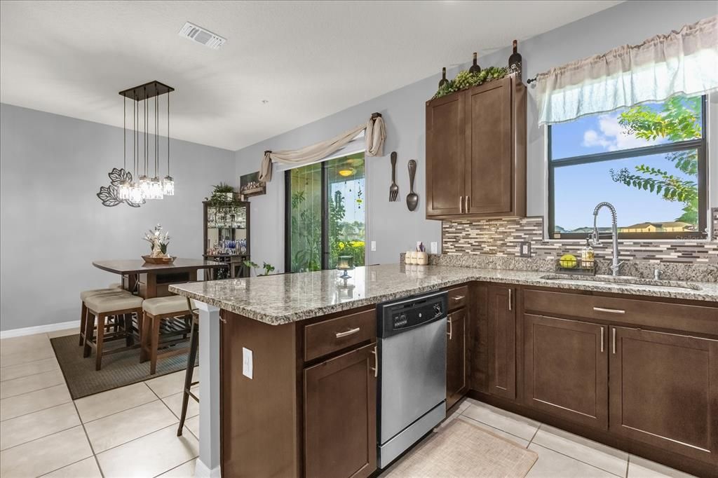 На продажу: $305,000 (3 спален, 2 ванн, 1550 Квадратных фут)