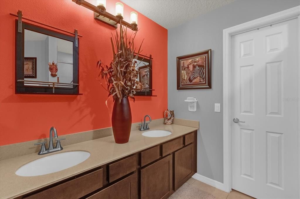 На продажу: $305,000 (3 спален, 2 ванн, 1550 Квадратных фут)