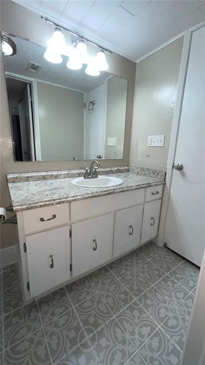 For Sale: $199,000 (2 beds, 1 baths, 1284 Square Feet)