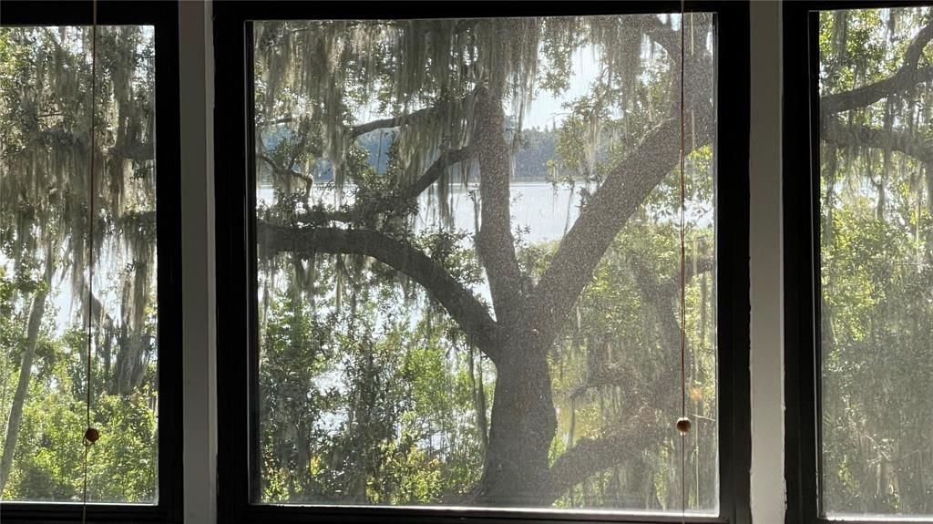 For Sale: $199,000 (2 beds, 1 baths, 1284 Square Feet)