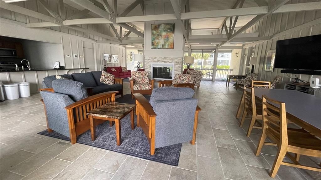 For Sale: $199,000 (2 beds, 1 baths, 1284 Square Feet)