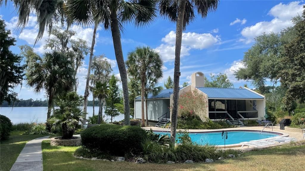 For Sale: $199,000 (2 beds, 1 baths, 1284 Square Feet)