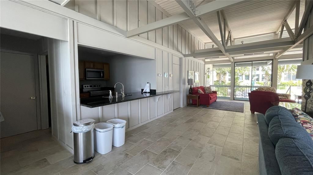 For Sale: $199,000 (2 beds, 1 baths, 1284 Square Feet)