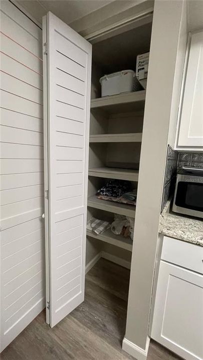 For Sale: $199,000 (2 beds, 1 baths, 1284 Square Feet)