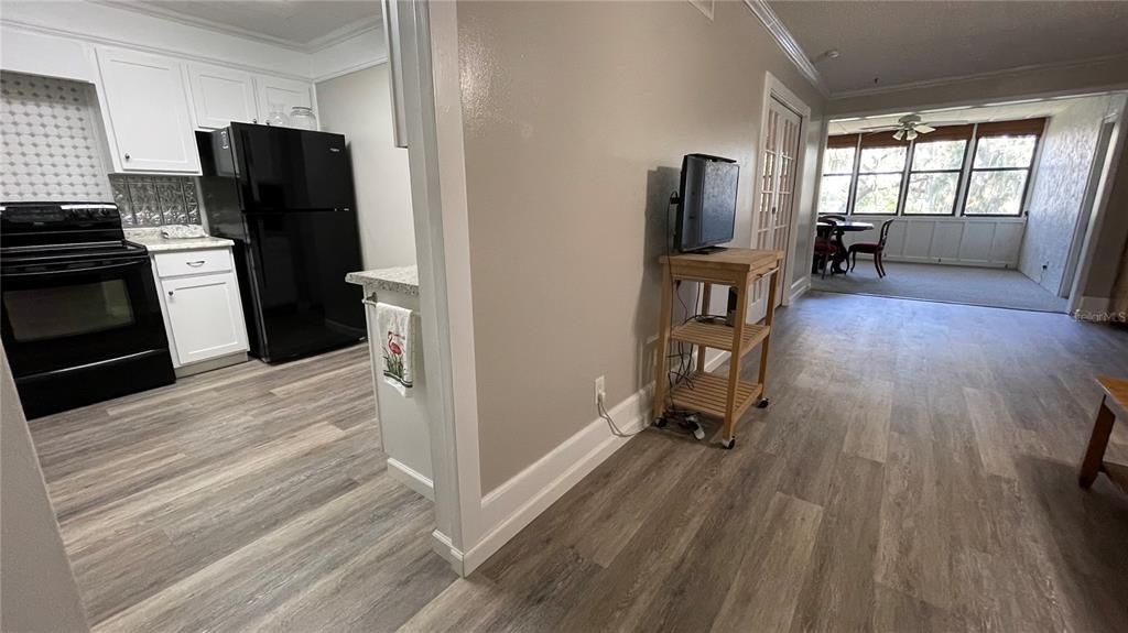 For Sale: $199,000 (2 beds, 1 baths, 1284 Square Feet)