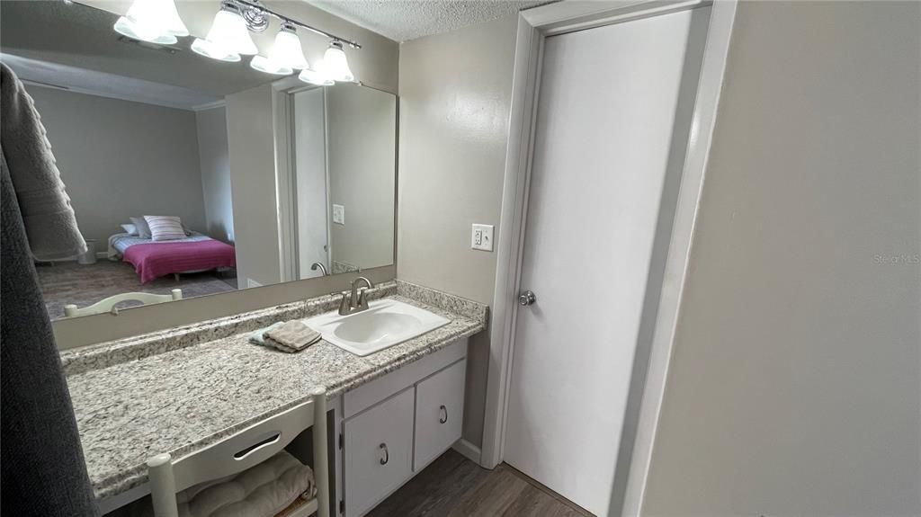 For Sale: $199,000 (2 beds, 1 baths, 1284 Square Feet)