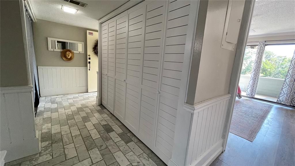 For Sale: $199,000 (2 beds, 1 baths, 1284 Square Feet)