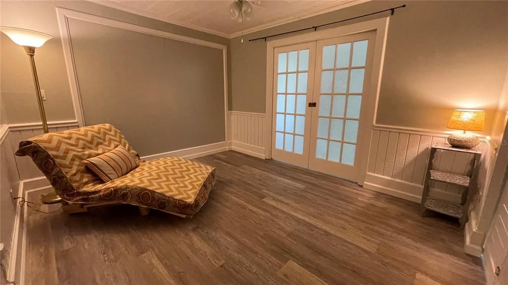 For Sale: $199,000 (2 beds, 1 baths, 1284 Square Feet)