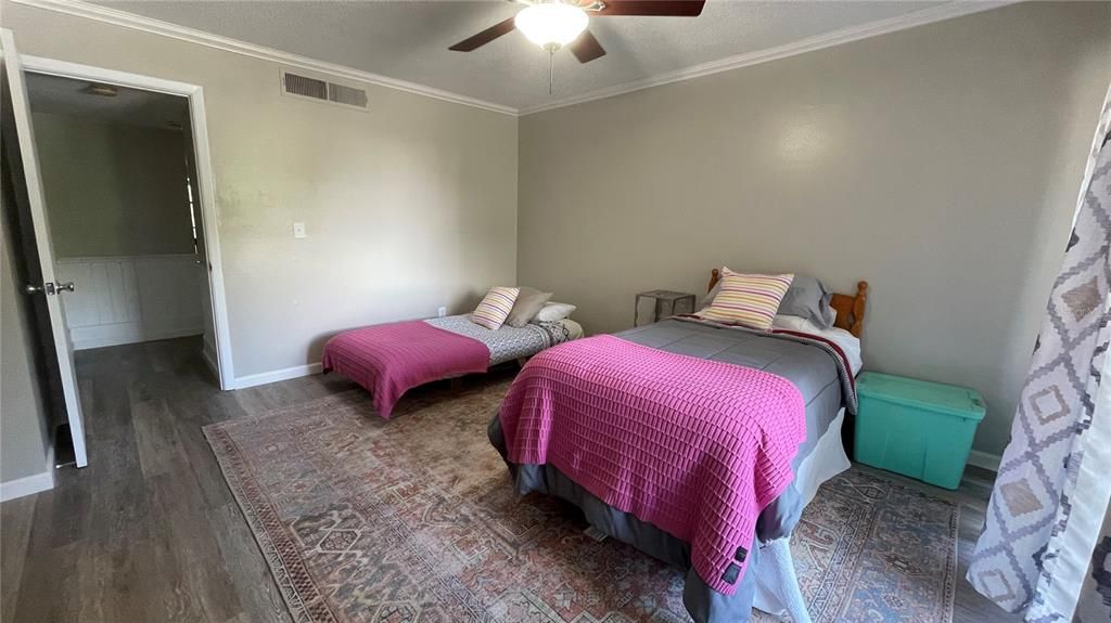 For Sale: $199,000 (2 beds, 1 baths, 1284 Square Feet)