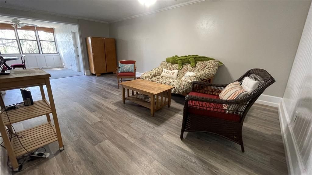 For Sale: $199,000 (2 beds, 1 baths, 1284 Square Feet)