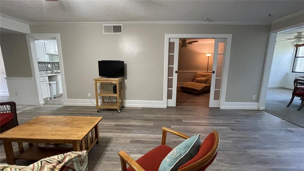 For Sale: $199,000 (2 beds, 1 baths, 1284 Square Feet)