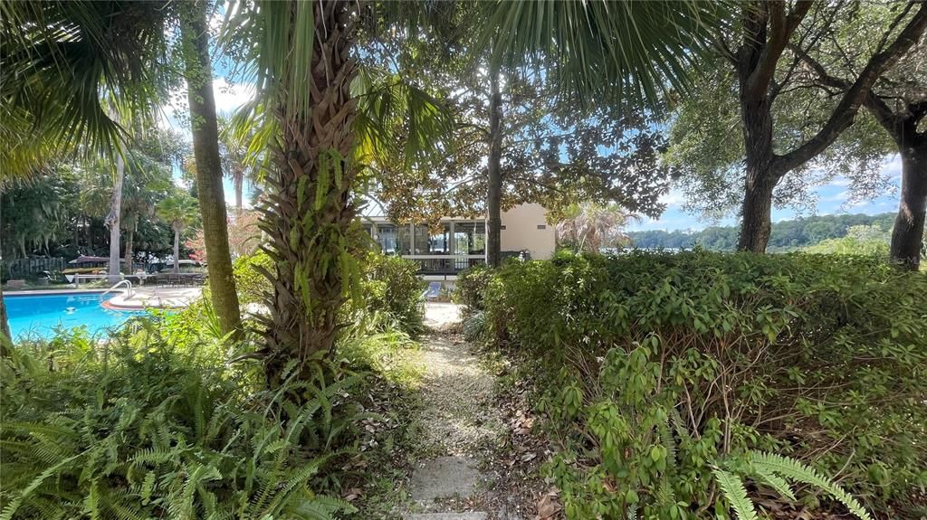 For Sale: $199,000 (2 beds, 1 baths, 1284 Square Feet)